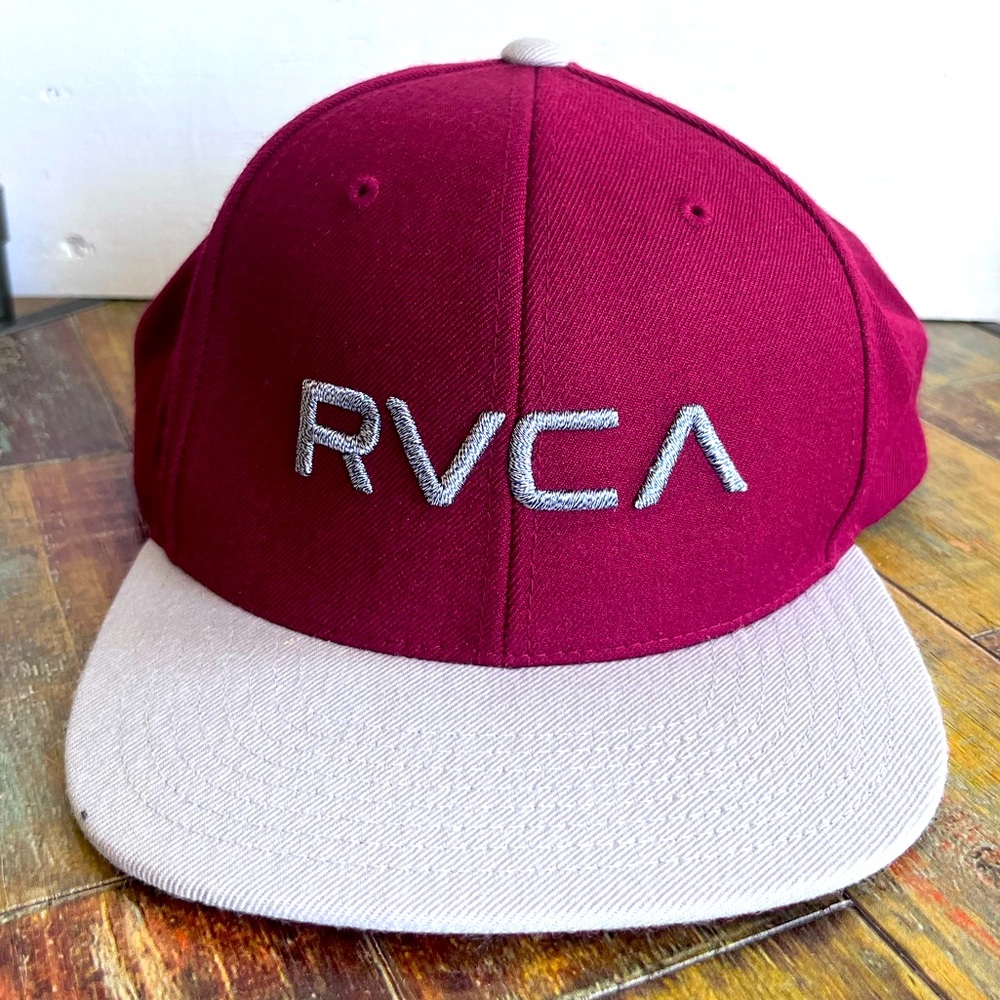 RVCA 6 panel snap back Hat mens one size, maroon and Silver with RVCA embroid